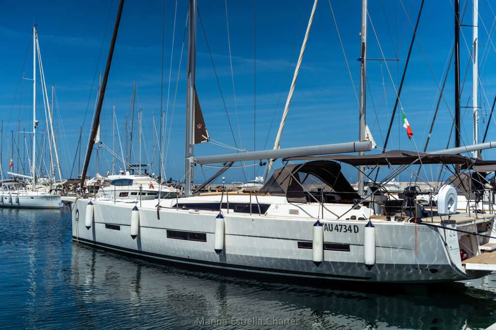 Barco de vela EN CHARTER, de la marca Dufour modelo 56 Exclusive y del año 2022, disponible en Marina di Portisco  Italia-Cerdeña Italia